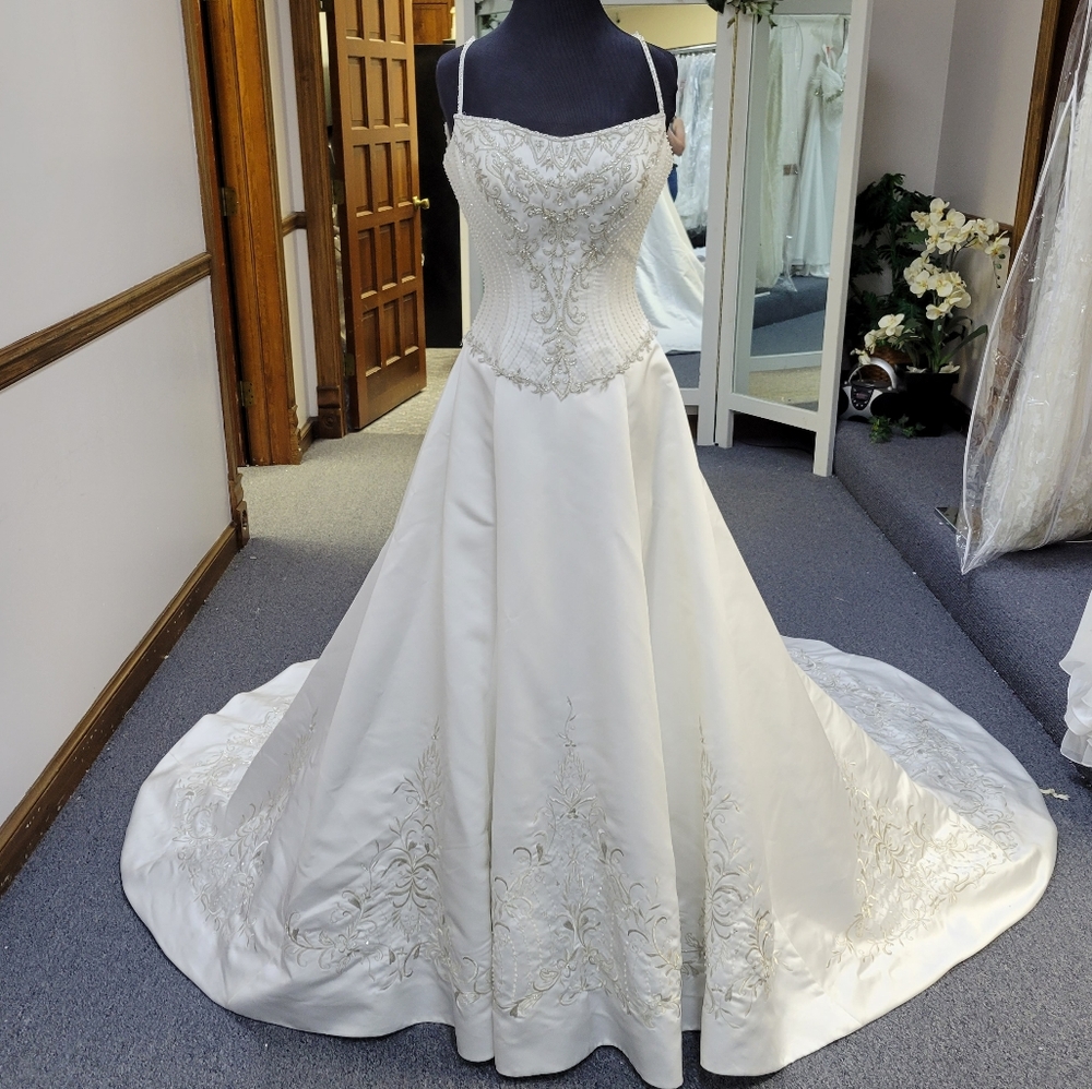 EXCLUSIVE BRIDALS WHITE/SILVER WEDDING DRESS